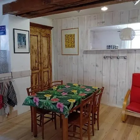 Maison Typique Lotoise Cirq Lapopie Holiday home *