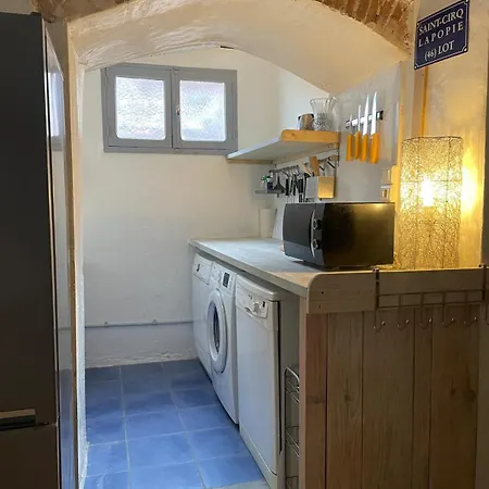 Holiday home Maison Typique Lotoise Cirq Lapopie Saint-Cirq-Lapopie